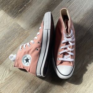 Woman’s light pink converse brand new never worn